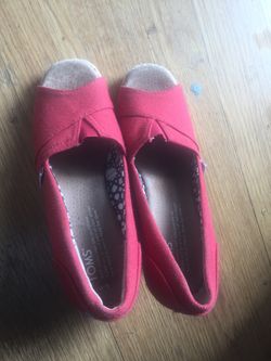 Toms women’s shoes size 5