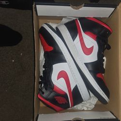 Jordan 1 Mid Gym Fire Red Bred Toe Size 12