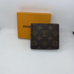 Louis Vuitton Men's Wallet With Box for Sale in Fort Worth, TX - OfferUp