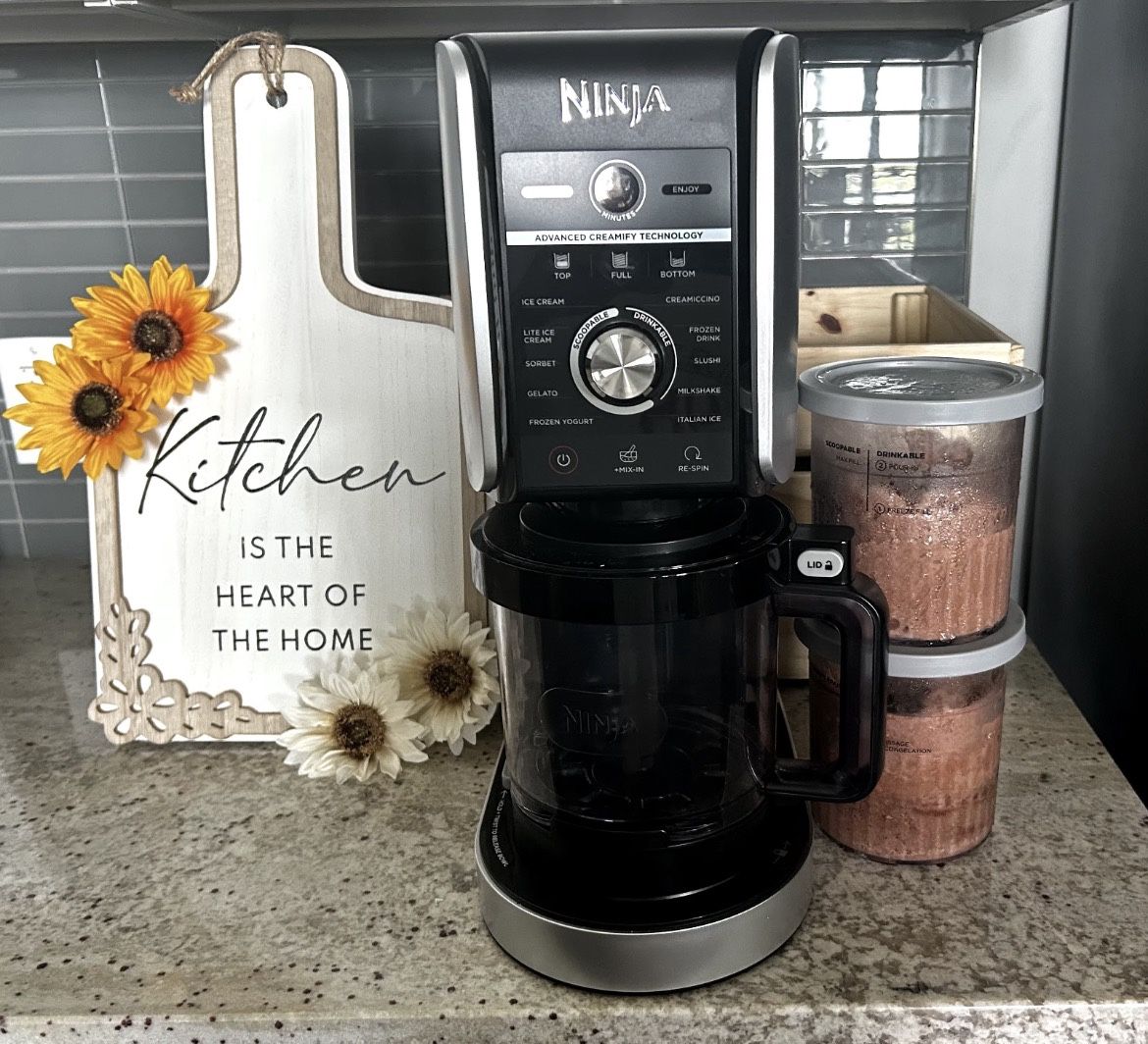 FS: Ninja CREAMi Deluxe w/ Box and Extra Pints