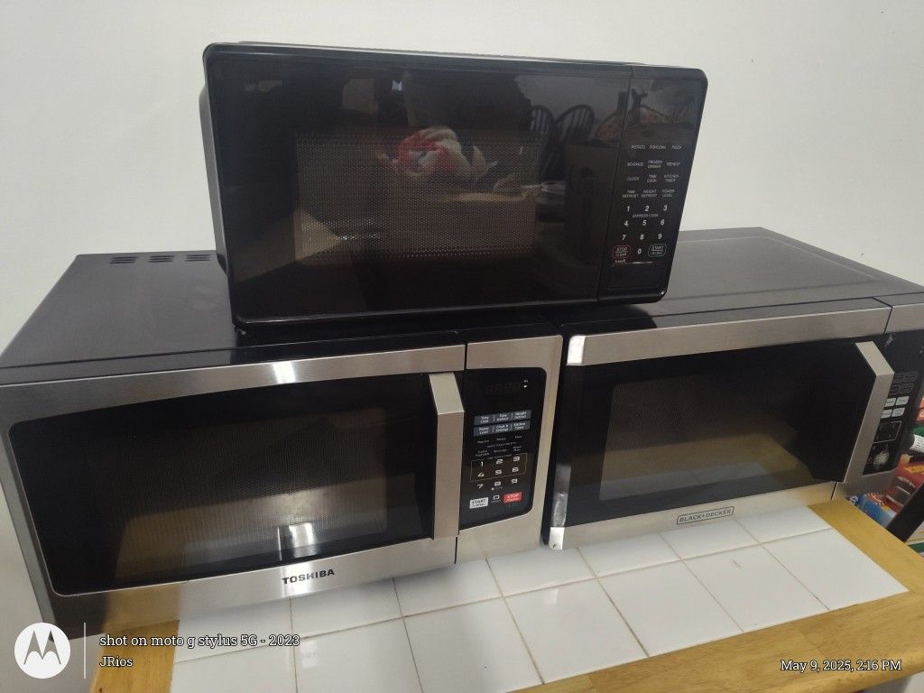 3 Microwaves For Sale Toshiba $30, Black  Decker $25 And The Small One Is $20