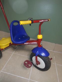 Kids tricycle bicycle radio flyer