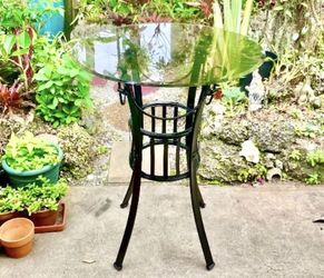 41.5” Bar Height Table: 33”W x 41.5”H