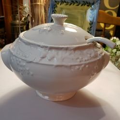 Vintage Soup Tureen Set With With Spoon And Lid In Beautiful Condition 