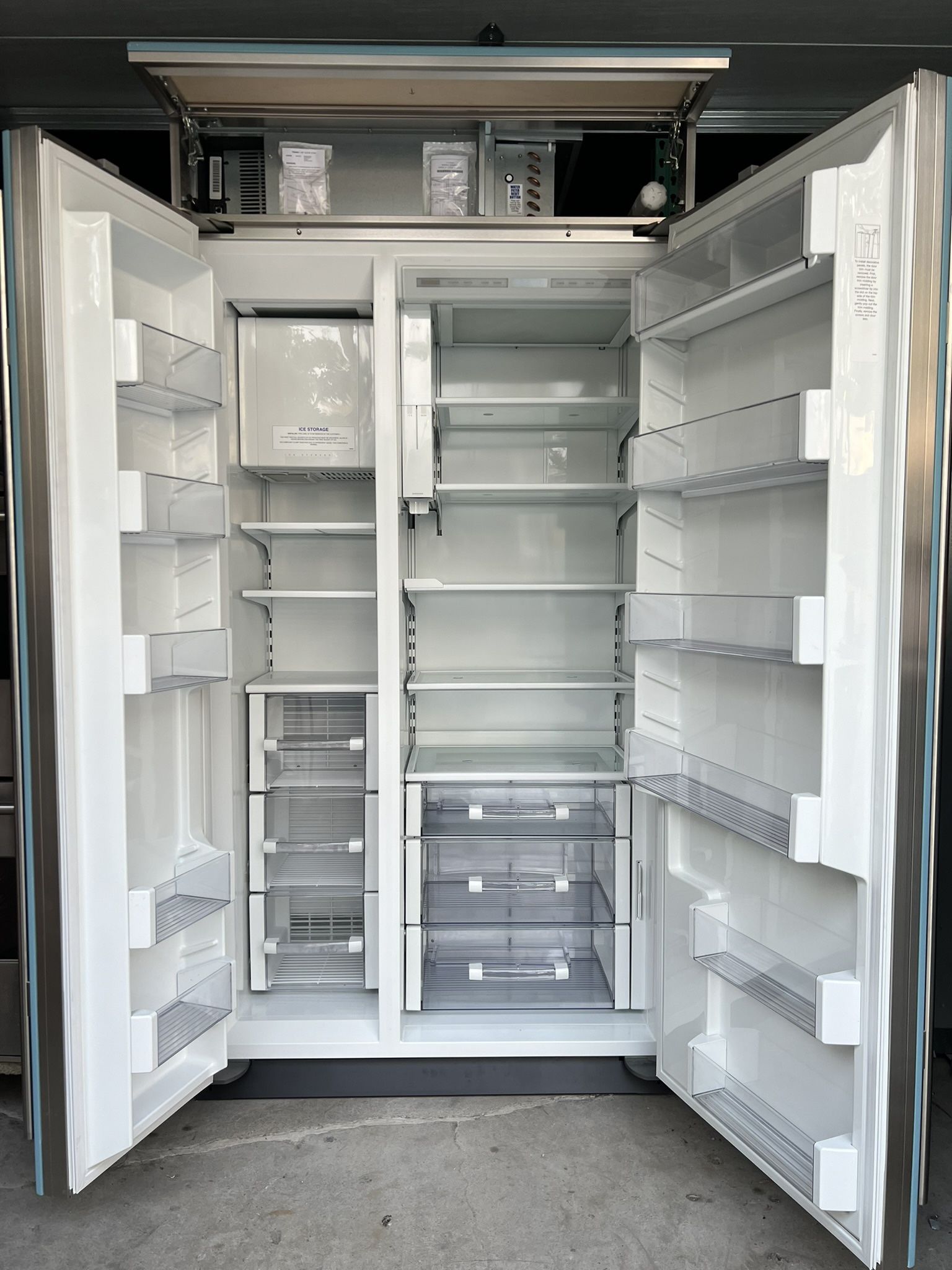Sub*Zero 42” SidebySide Refrigerator/Freezer with Internal Dispenser Panel Ready. New Never