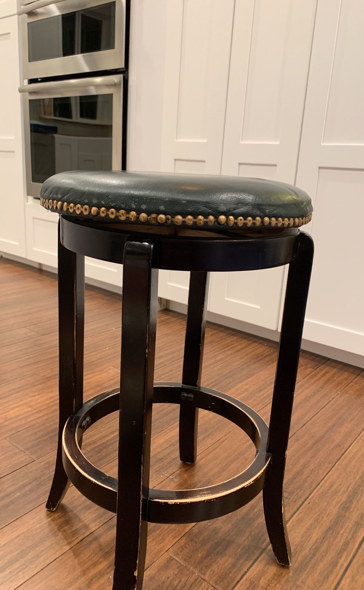 4 bar stools great condition