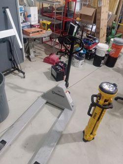 Strongway 5500 Lb Capacity