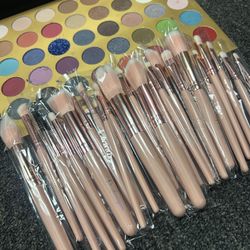 40 Colors Makeup Plate With 20 Pcs Make Up Brushes 