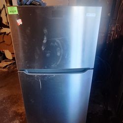 Frigidaire 18 cu ft refrigerator