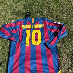Bercelona Retro Ronaldhino # 10 Jersey Size XL & L