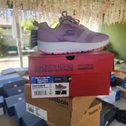 Sketchers Size 7 In Women