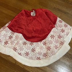 Gorgeous Red & White Snowflake Holiday Full Size Tree Skirt