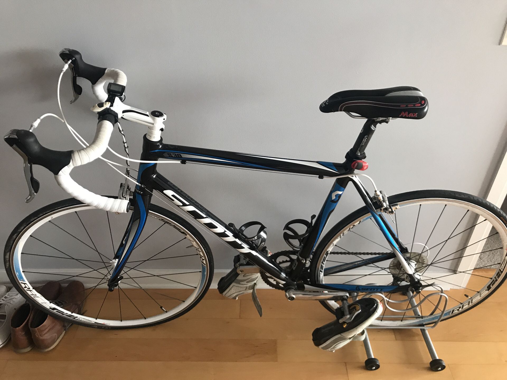 Scott Road Bike // Shimano Tiagra components and Cobb Cycling Seat