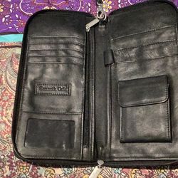 Kenneth Cole  women zipper purse/wallet
