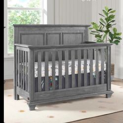Oxford Baby Crib/Toddler Bed.
