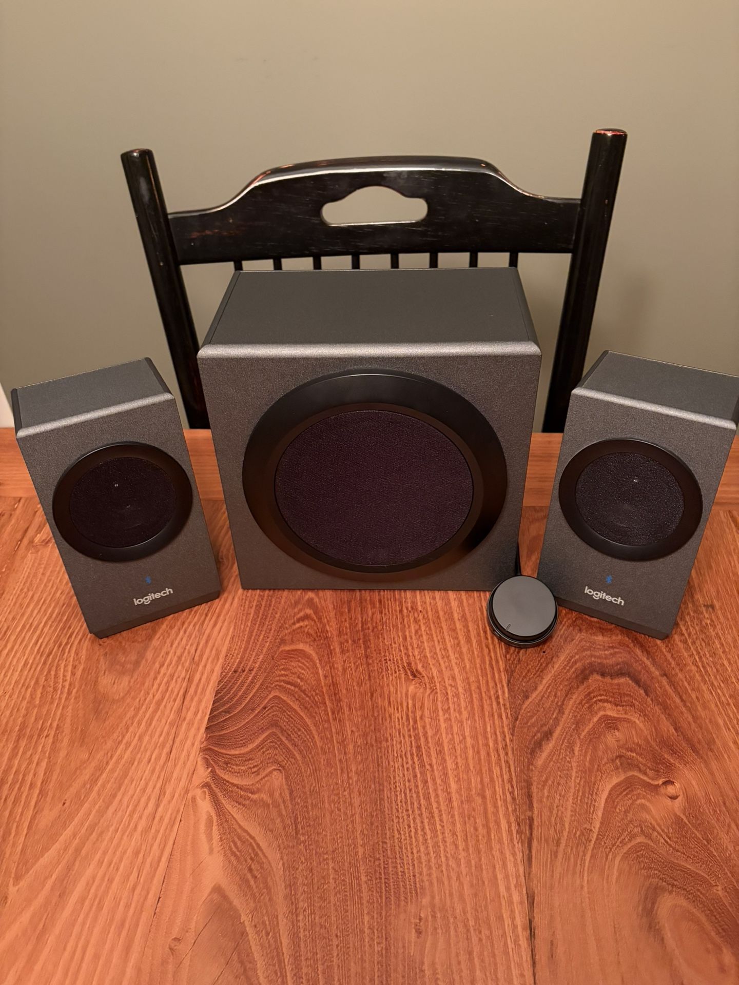Logitech Z337 2.1 Speaker System