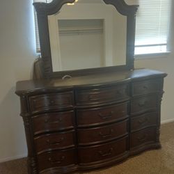 Dresser w/  Mirror