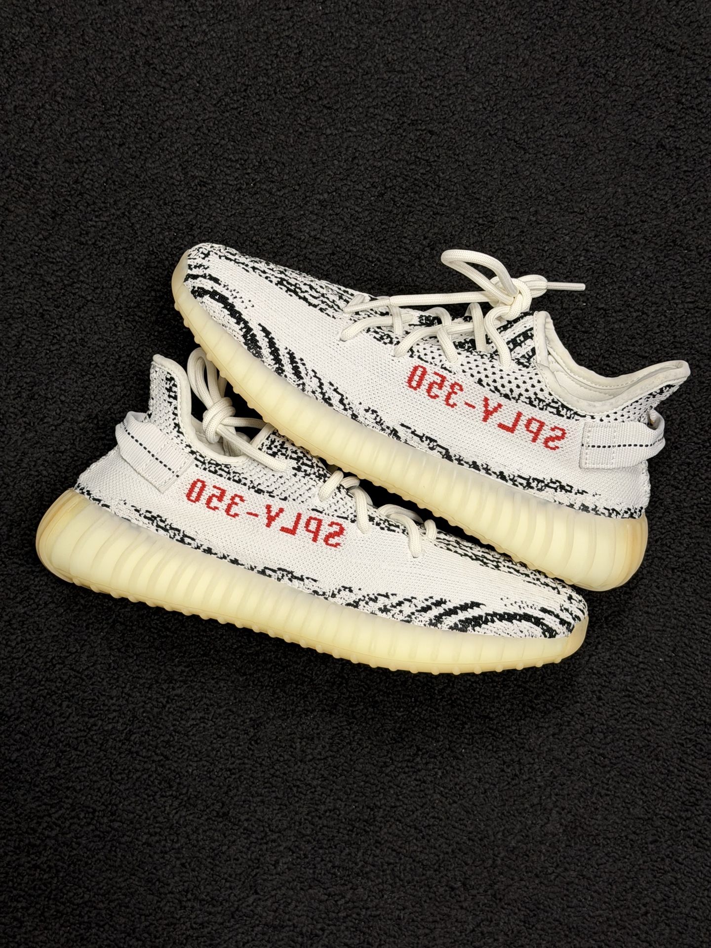 New Adidas Yeezy 350 Zebra size 8.5 100% Authentic