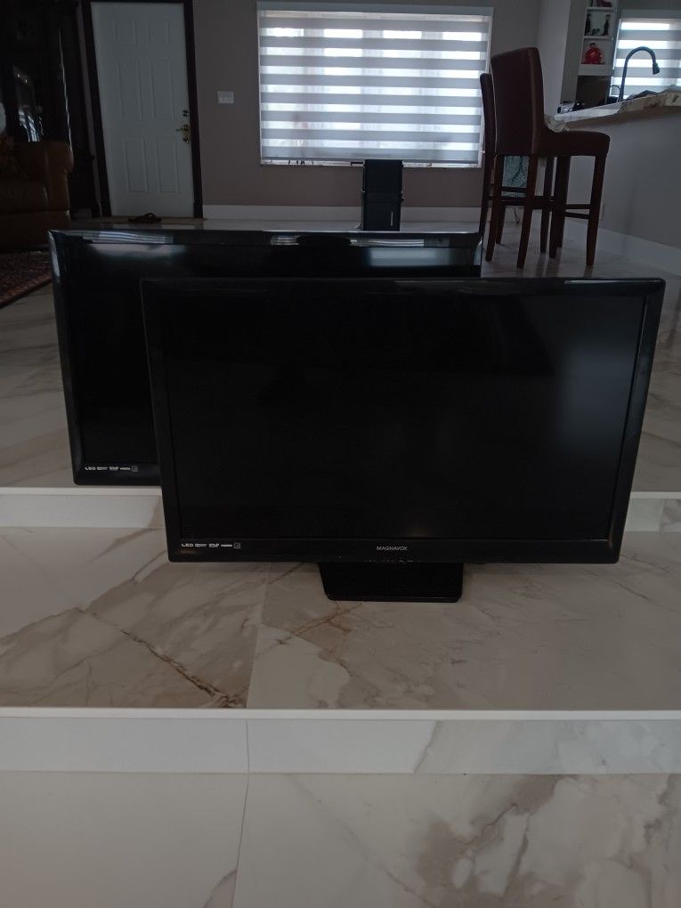 2 32" HD TVs Excellent Condition
