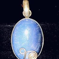 Unique Pendant    $5