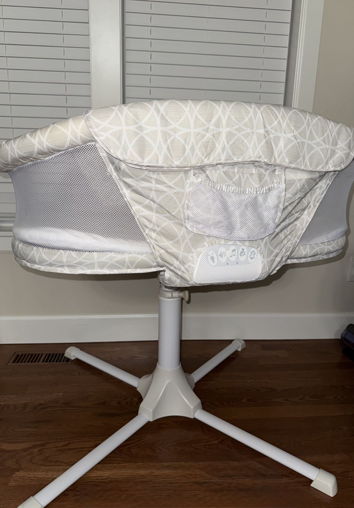 Twin Halo Bassinest - Main Image