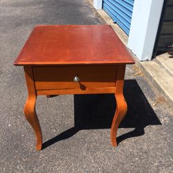 Side / End Table  22w x 27d x24t