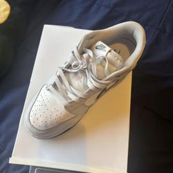 Selling Nike Dunks