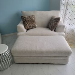 NEW LOVESEAT WITH  OTTOMAN  - $500