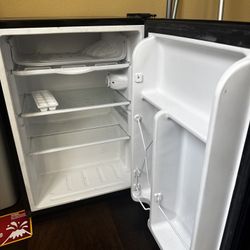 Insignia Mini Fridge 