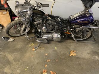 1999 Road king rolling chassis with title. Does not come with Motor/Transmission. Or after Market tires and rims. I have stock rims that i will put