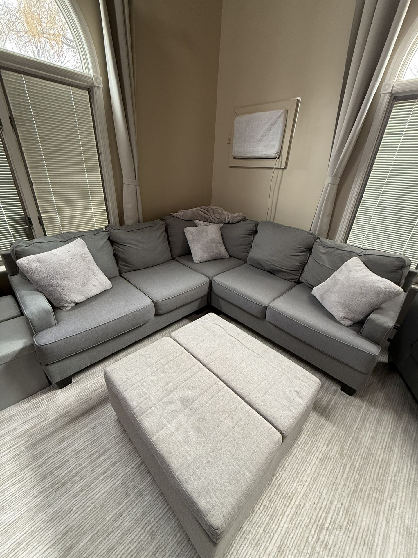 Grey sectional couch, 5 pieces total - Best price!