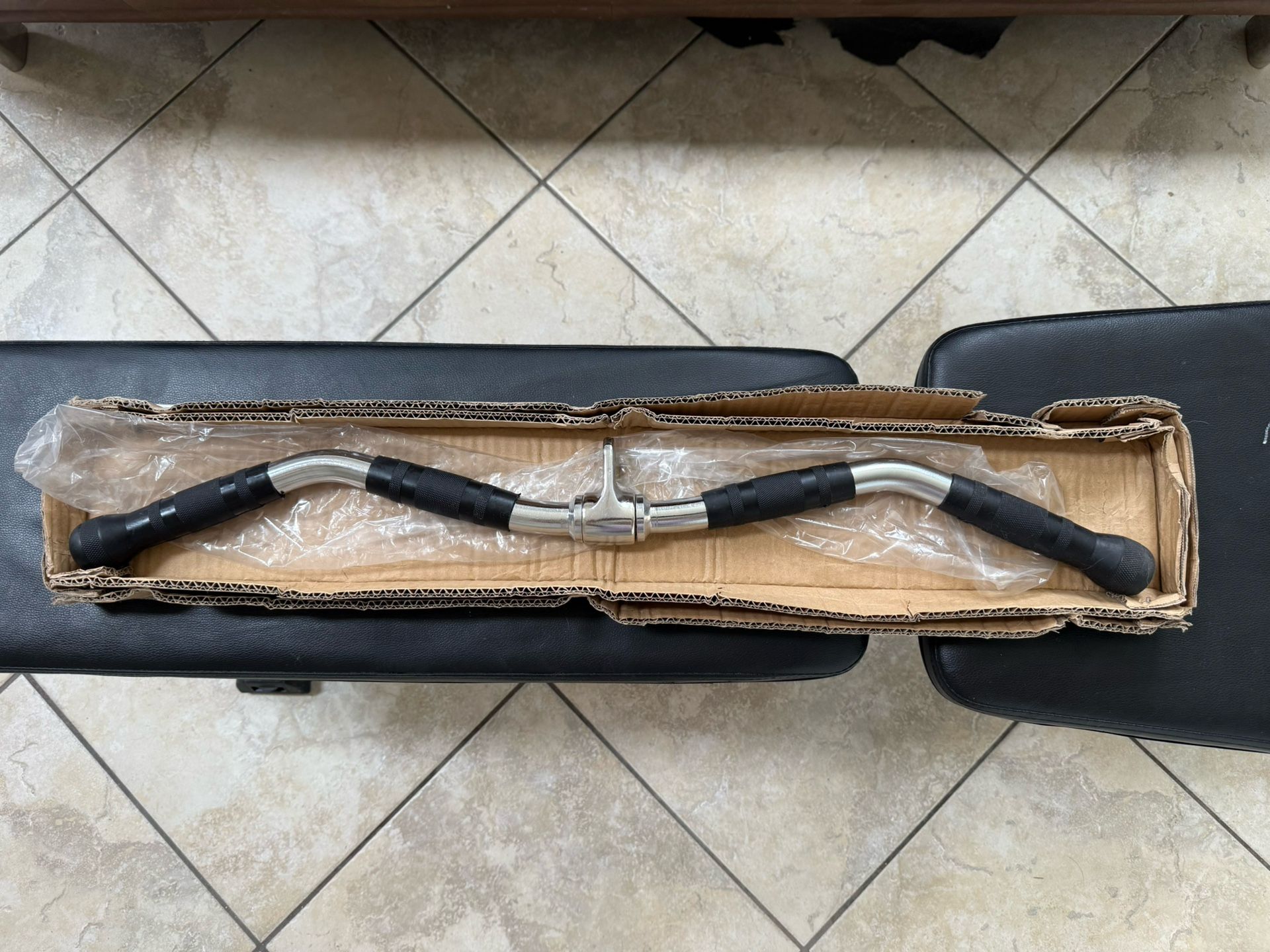 Multi Grip Lat Bar BNIB