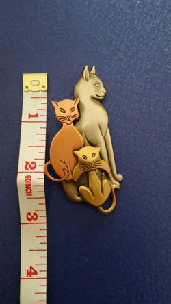 K & T Cat Brooch Vintage Item