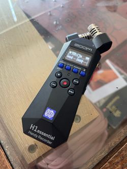 Zoom H1essential w/128gb SD card