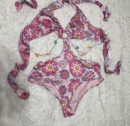 Chic one-piece with vibrant floral design. Perfect for beach days. New 3x pink daisy bodysuit one piece swimsuit festival rave outfit top edc raver