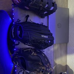 Baseball Gloves 