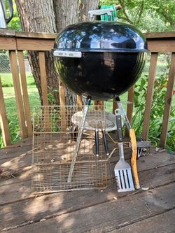 Weber Charcoal Grill 22inch. Ready to use (cleaned up)