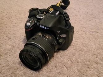 Nikon d5200 camera with strap and carrying bag