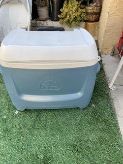 IGLOO Wheeled Cooler