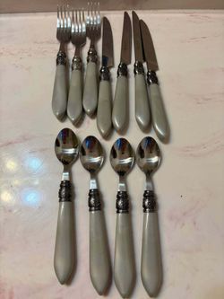The Pioneer Woman 11-Piece Flatware Set