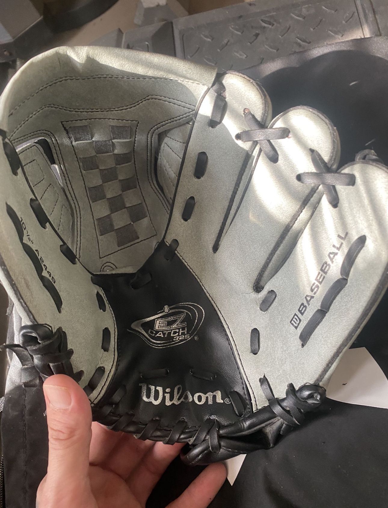 Wilson Baseball Glove 🧤 ⚾️ Nice