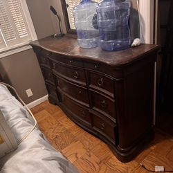 Mahogany Queen Bedroom Set