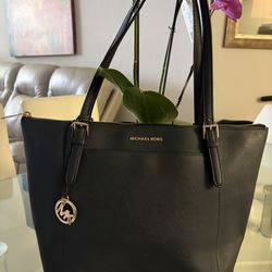Michael Kors bag large