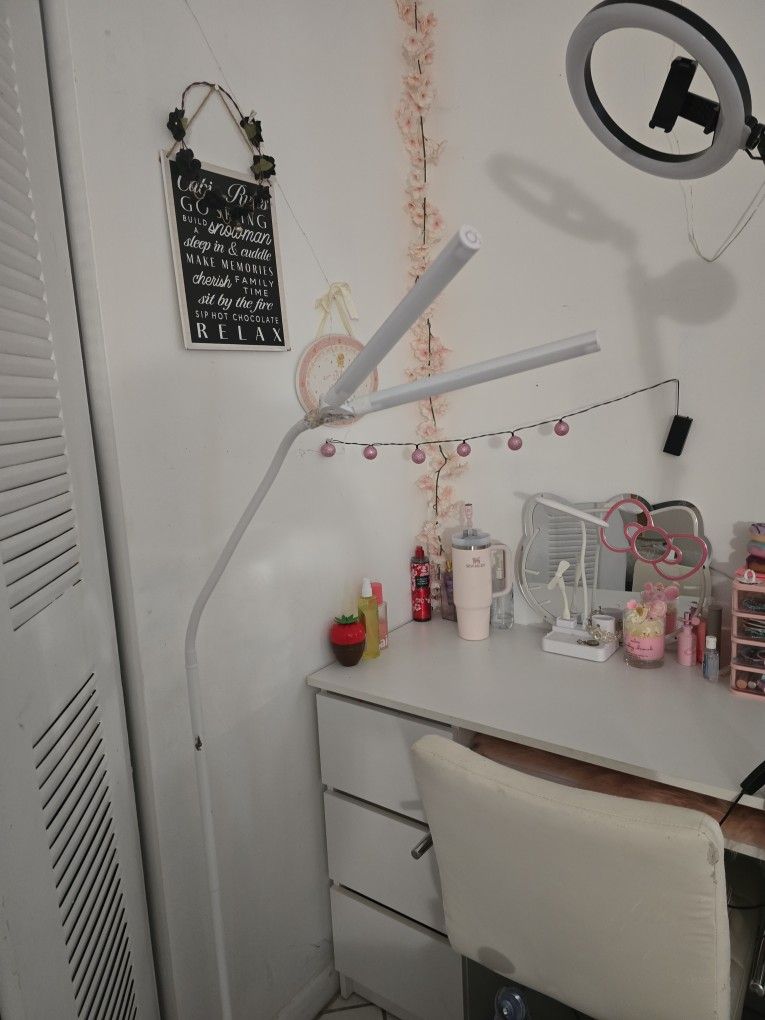 Lamp for nails, eyelash Or Whatever.