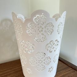 Filigree White Container