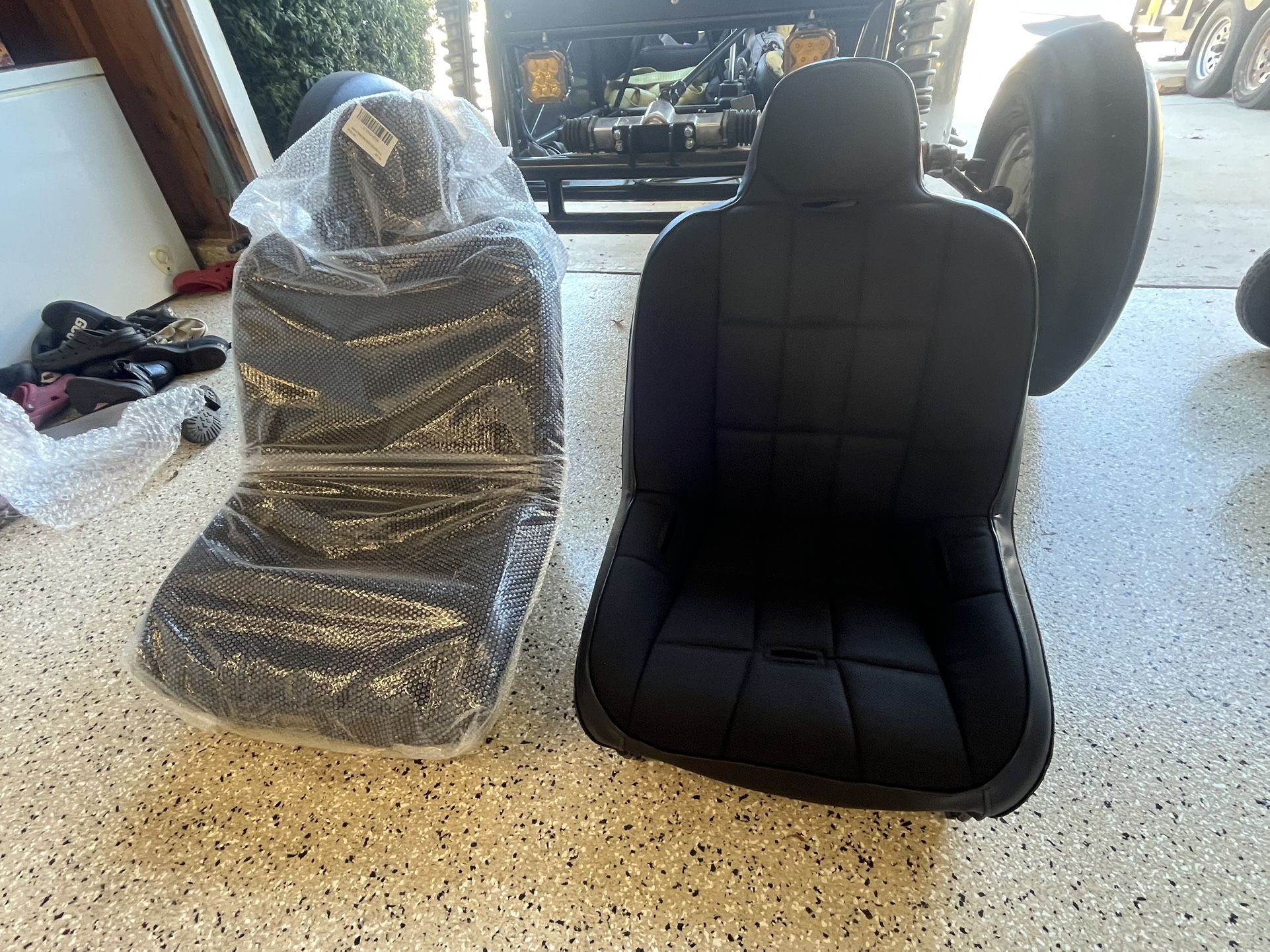 Race trim Seats