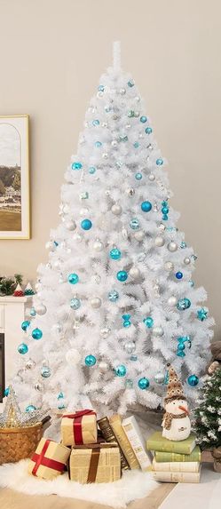 Christmas tree with all the decorations