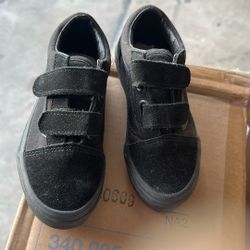 11 Kids Black Vans 