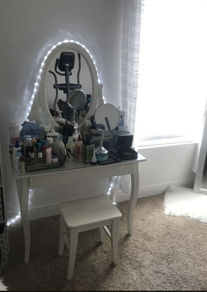 Vanity Table ( Makeup Table)