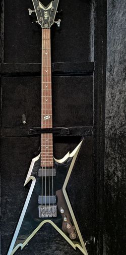 Dean Razorback Bass with original hard case